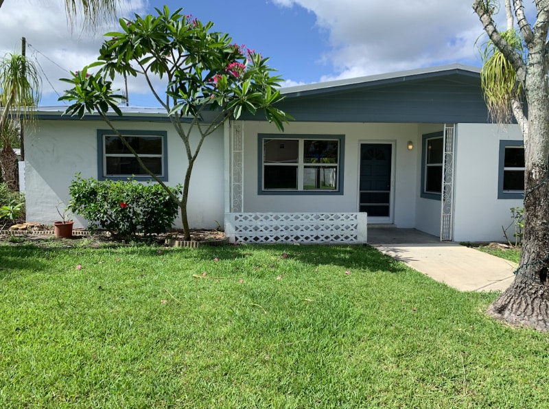 Building Photo - 1642 NE South St