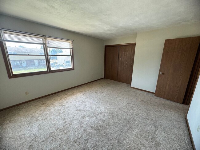 Building Photo - HM 3302-3304 W. 18th