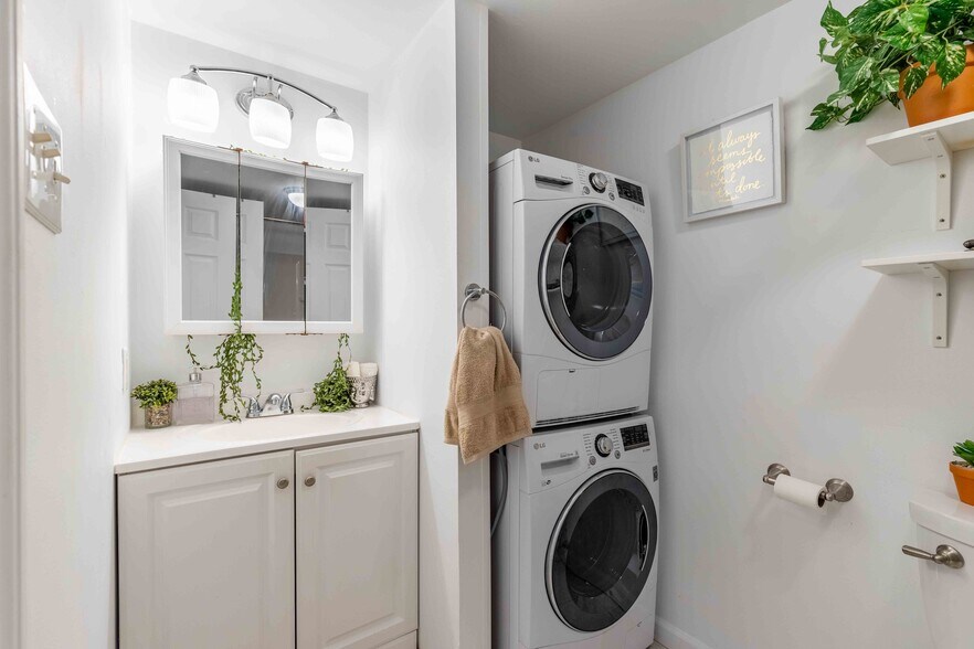 Building Photo - 3307 Valley Dr