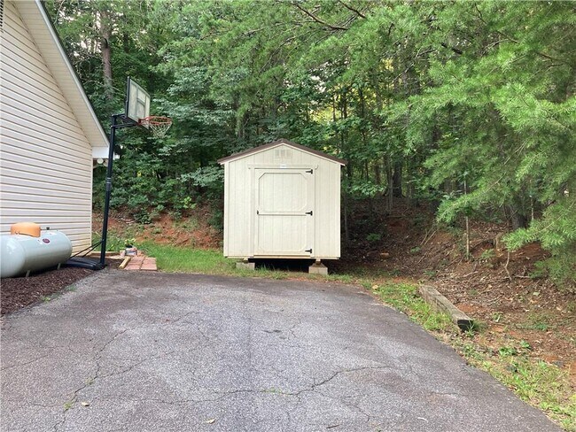 Building Photo - 6110 Lakeside Ct