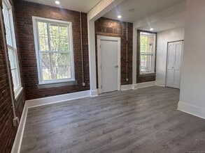 Building Photo - 92 E Pearl St