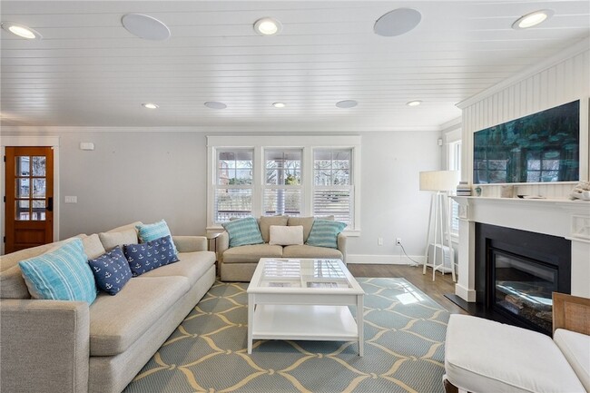 Building Photo - 67 Caswell St