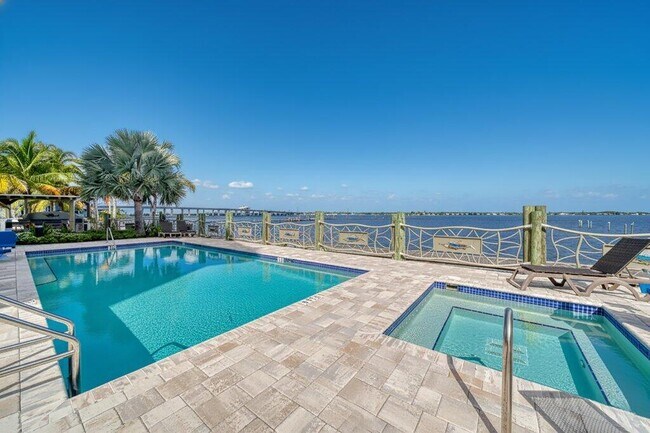 Building Photo - 41 SW Seminole St