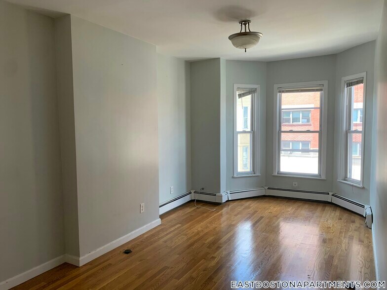 Building Photo - 345 Meridian St