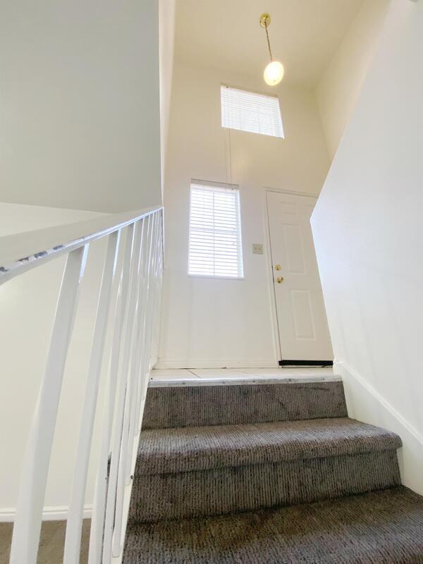 Building Photo - 707 600 W