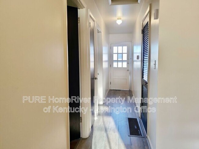Building Photo - 2037 Garden Springs Dr