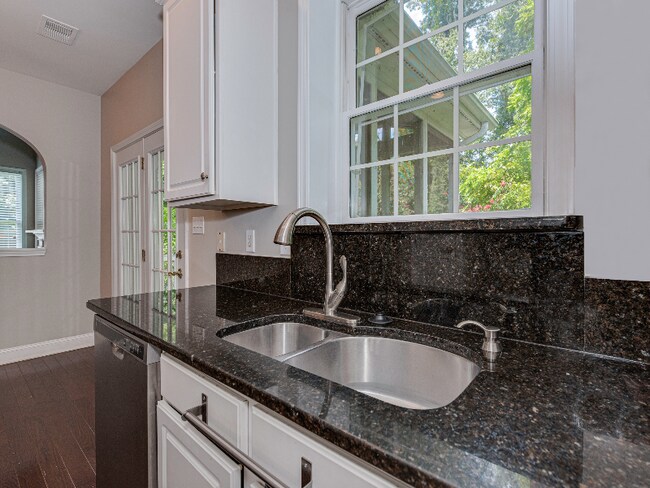 Building Photo - 2124 Sablewood Dr