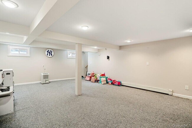 Building Photo - 8 Radnor Ct