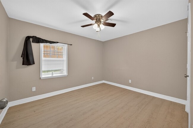 Building Photo - 5714 Southwind St