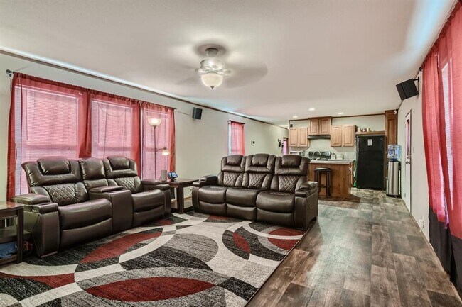 Building Photo - 517 Crossroads Dr