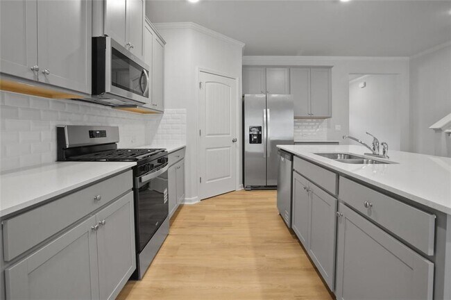 Building Photo - 136 Hampton Ter