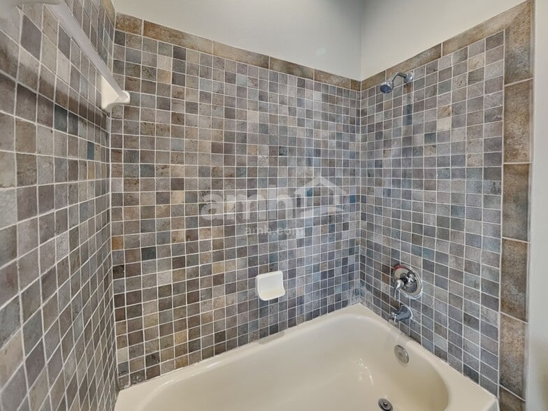 Building Photo - 432 York Dale Dr