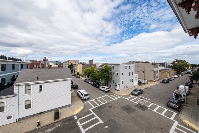 Building Photo - 167 O St