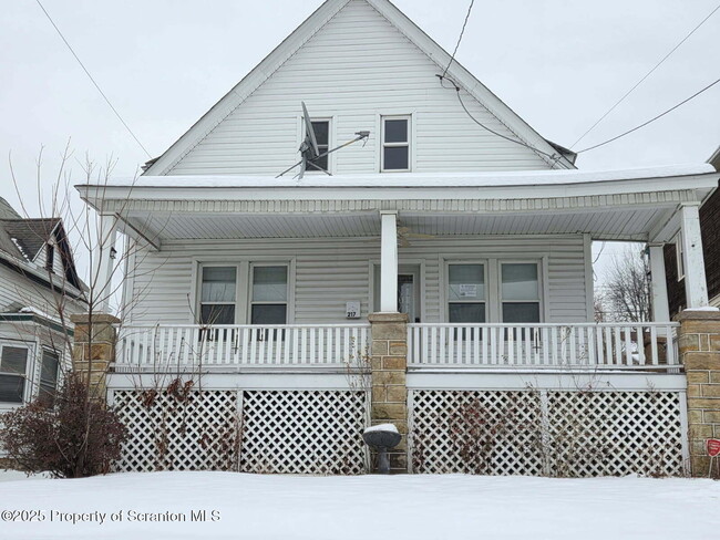 Building Photo - 217 Crown Ave