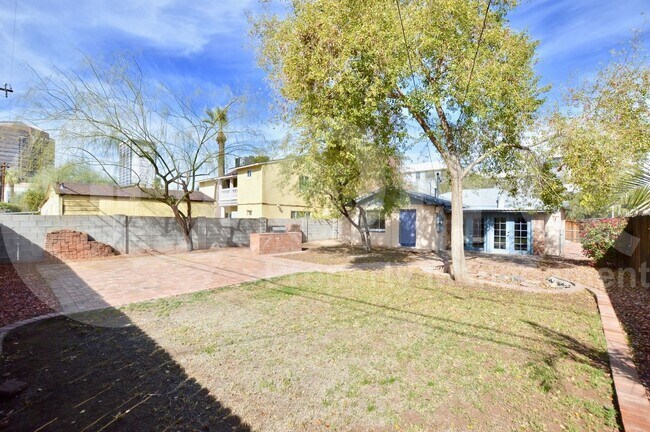 Building Photo - 317 E Catalina Dr