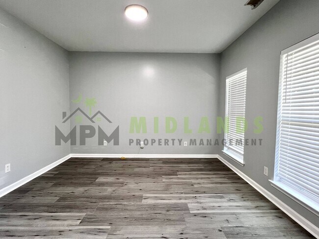 Building Photo - 523 Whitewater Dr