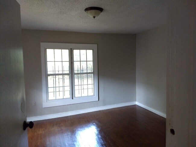 Building Photo - 481 Marianna St