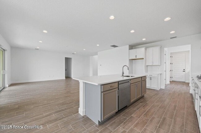 Building Photo - 2737 Kamin Dr