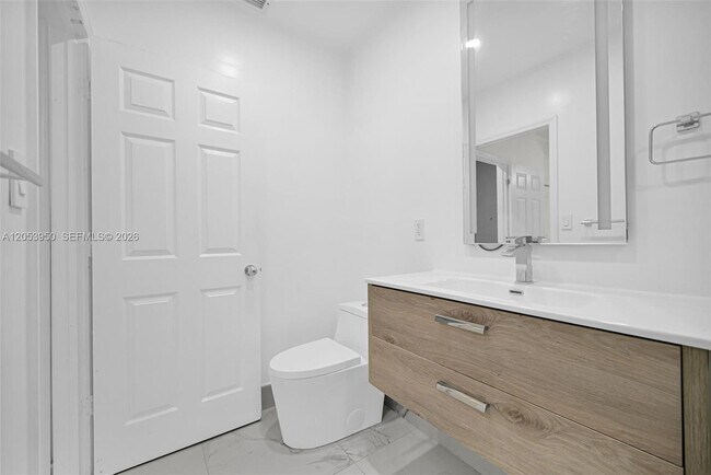 Building Photo - 451 E 37th St