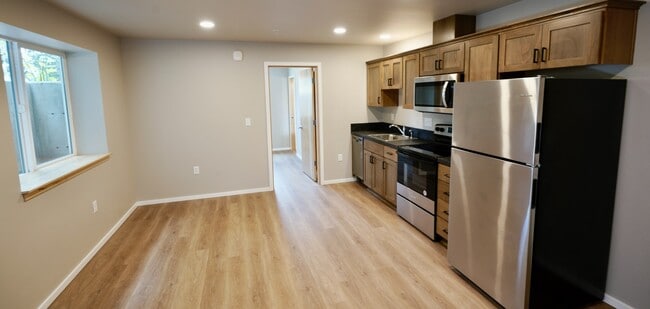 Building Photo - Baker Street Lofts