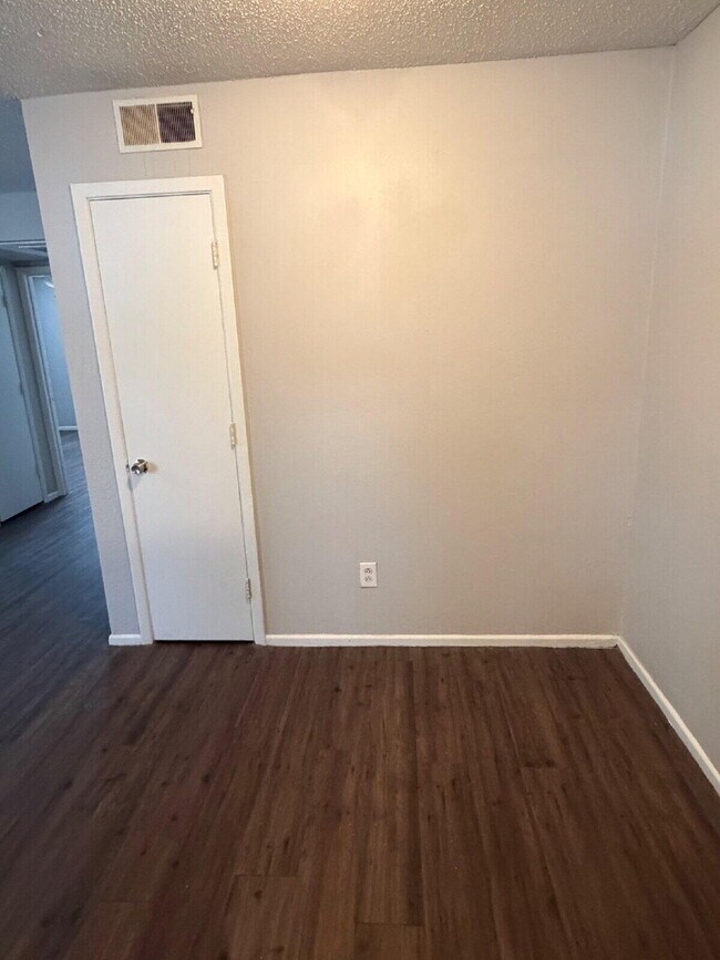 Building Photo - 3211 35th St