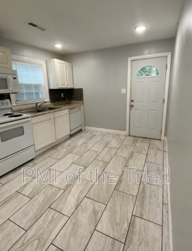 Building Photo - 2716 Ivy Ave