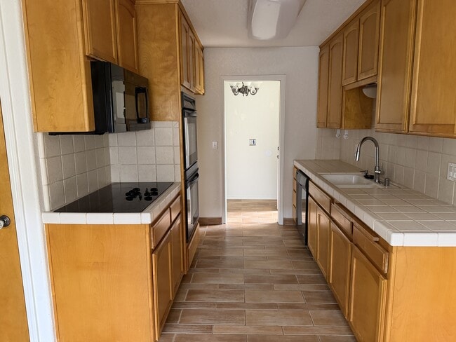 Building Photo - 221 S 7th St