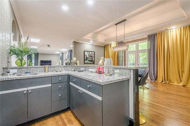 Building Photo - 700 S Brighton Ct