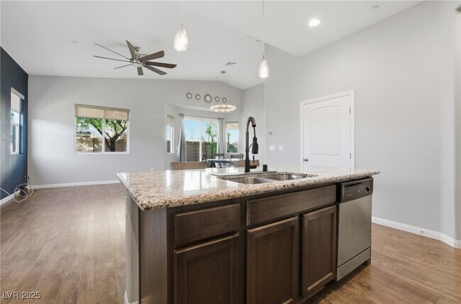 Building Photo - 692 Nathanial Ct