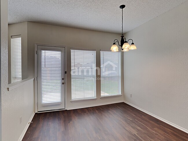 Building Photo - 3222 Blue Jay Ln