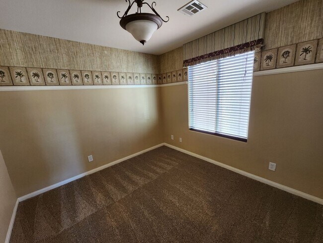 Building Photo - Stunning 4 Bed 3 Bath 2 Story Home with Loft