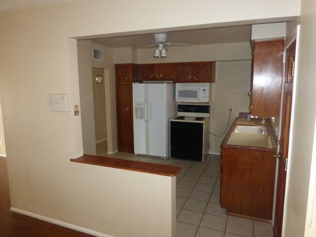 Building Photo - 4 Bedroom rental home in Tempe! Move in 10/1!