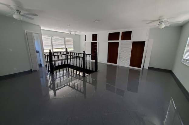 Building Photo - 301 Central Dr