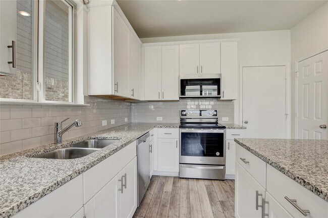 Building Photo - 449 Stone Water Ln