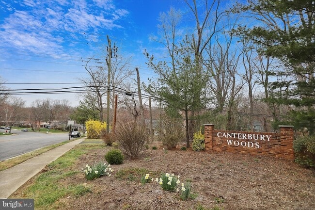 Building Photo - 8501 Canterbury Dr