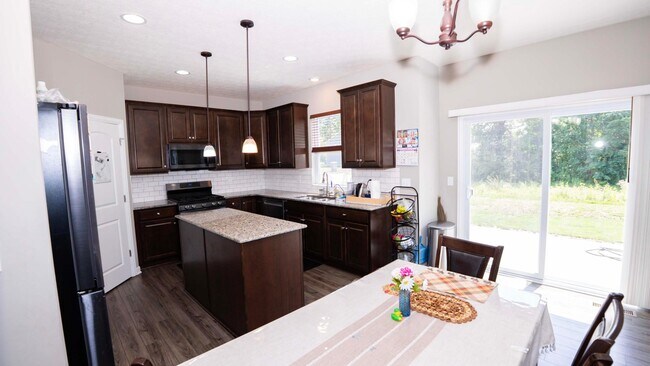 Building Photo - 7320 Blackwell Dr