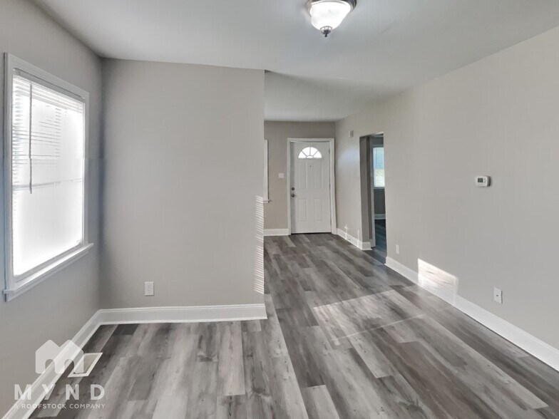 Building Photo - 524 Elwood Ave