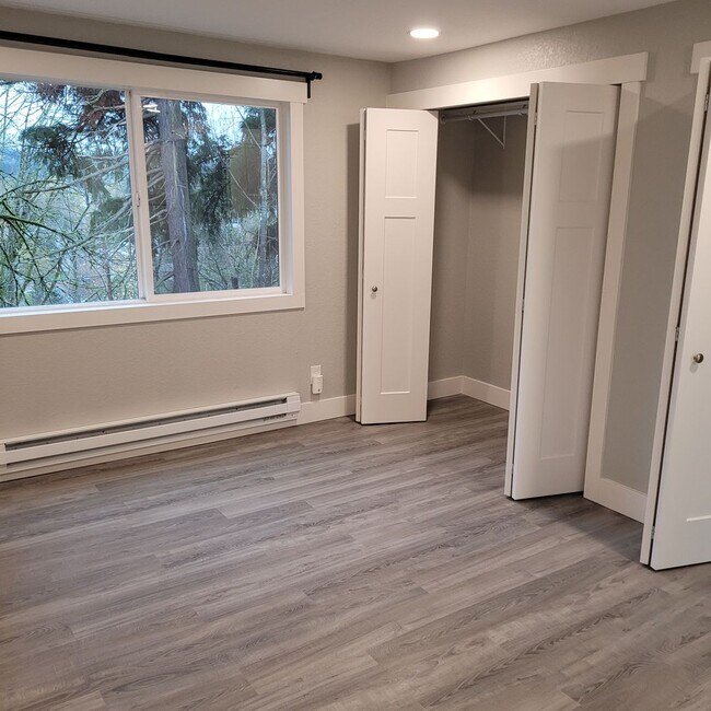 Building Photo - Beautiful 2 Bedroom Condo in Redmond