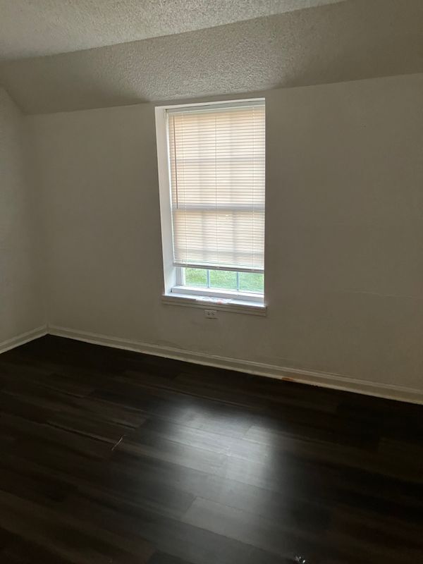 Building Photo - 1601 Bedell Ave