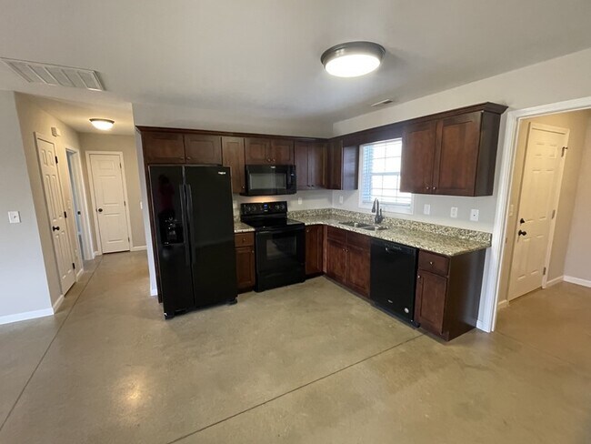 Building Photo - 2 BR, 1 BA Duplex available for rent in De...