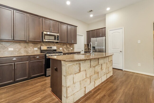 Building Photo - 320 Terra Vis Cir