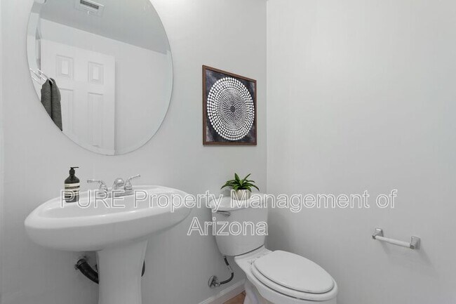 Building Photo - 1920 E Bell Rd