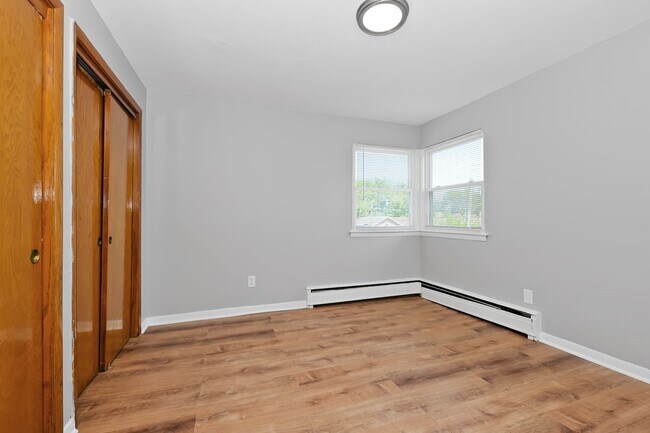 Interior Photo - 2320 W Garfield