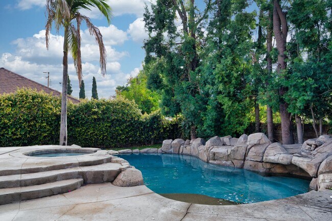 Primary Photo - 8240 Sheffield Rd