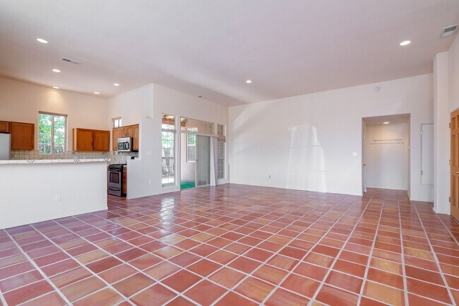Building Photo - Single Level 3 Bedroom 2.5 Bath home in De...