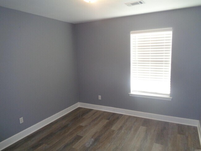 Building Photo - 3402 Lehigh Dr