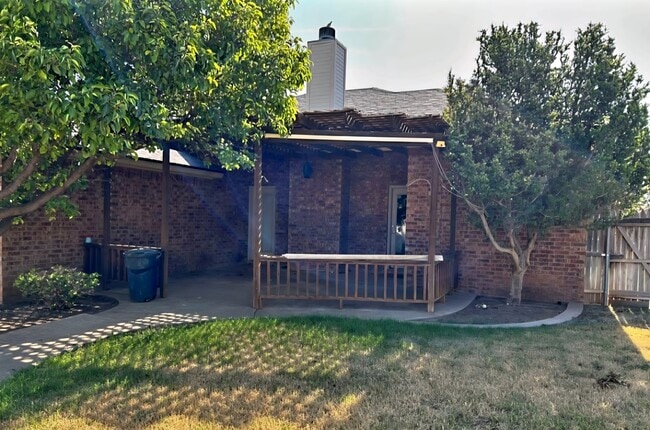 Building Photo - 9706 Vernon Ave