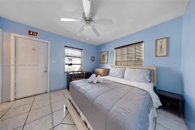 Building Photo - 526 S 28th Ave