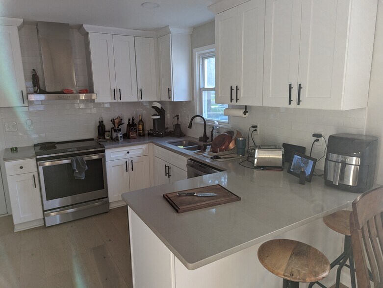 Kitchen - 3918 Baxter Ave