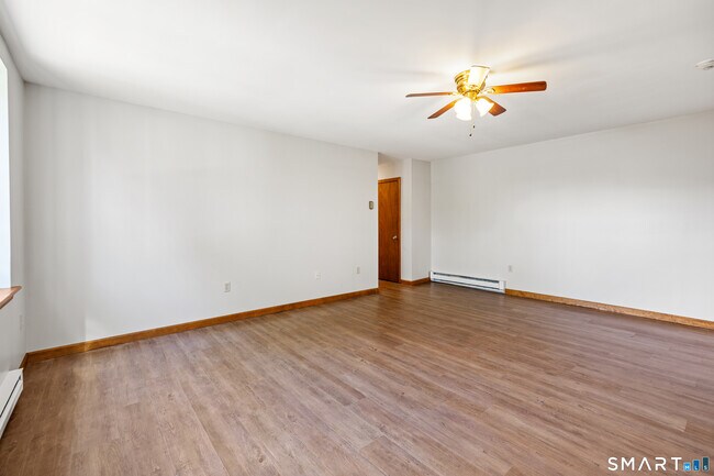 Building Photo - 180 N Cherry St
